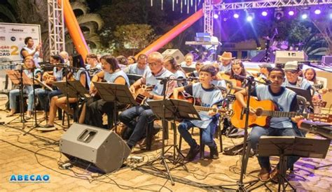 Concerto de Natal Encantado: Nicola Piovani Conduz uma Sinfonia Festiva na Piazza Navona!